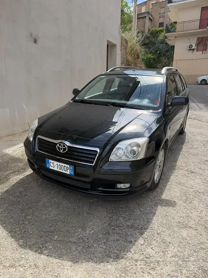Second-hand Toyota Avensis 116 CP (85 kW) 2005 Negru Break