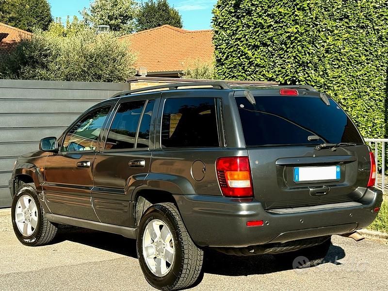 Usata Jeep Grand Cherokee 163 CV (119 kW) 2005 Grigio SUV
