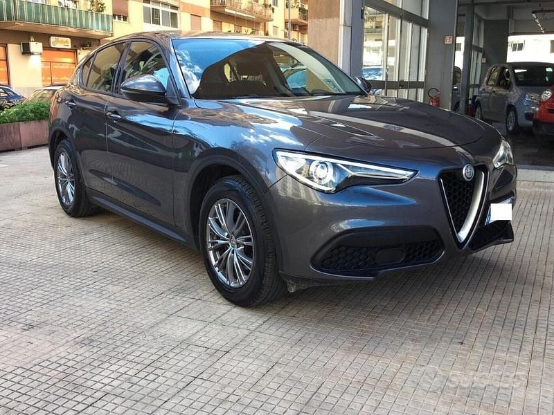 Usata Alfa Romeo Stelvio Business 160 CV (117 kW) 2019 Grigio SUV