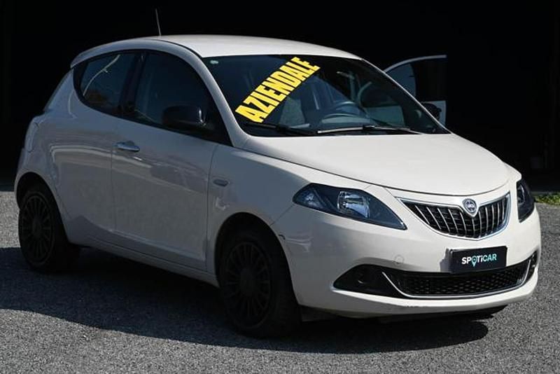 Usata Lancia Ypsilon Silver 69 CV (50 kW) 2022 Beige Utilitaria