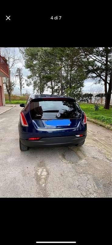 Usata Lancia Delta Gold 120 CV (88 kW) 2012 Utilitaria