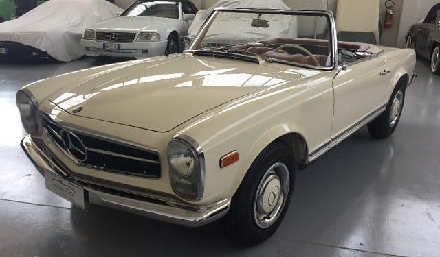 Usata Mercedes 230 150 CV (110 kW) 1966 Beige Cabrio