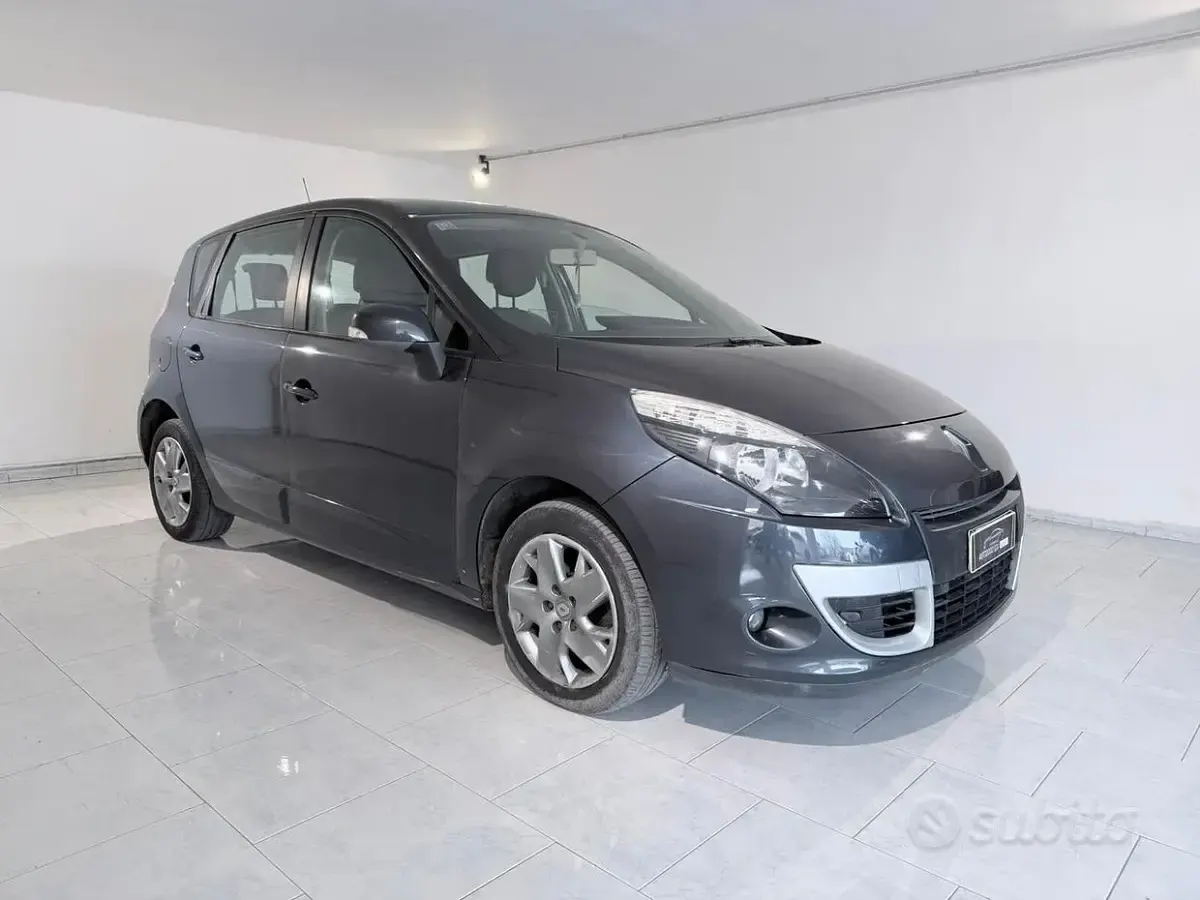 Usata Renault Scenic E-Tech 110 CV (80 kW) 2011 Grigio Monovolume