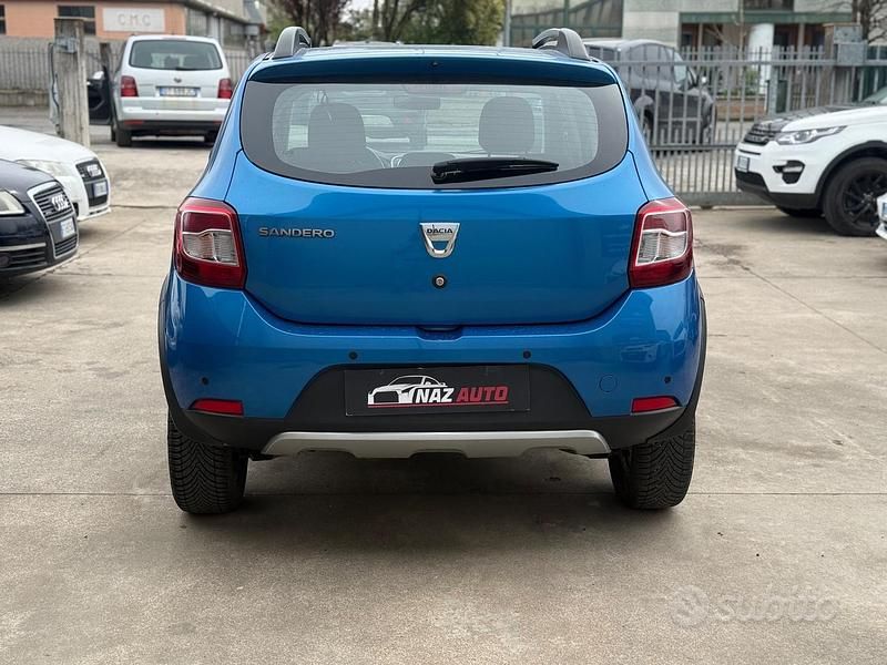 Usata Dacia Sandero Prestige 90 CV (66 kW) 2014 Blu Berlina