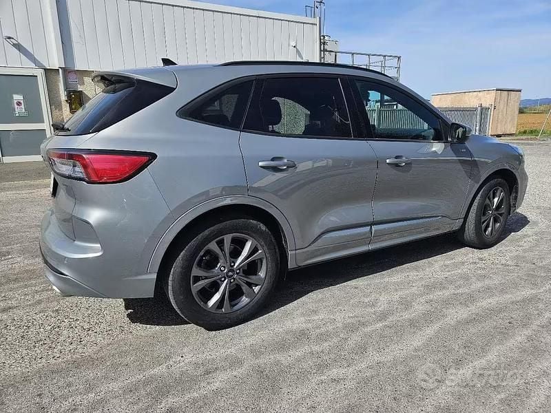 Usata Ford Kuga ST-Line 150 CV (110 kW) 2023 Grigio SUV