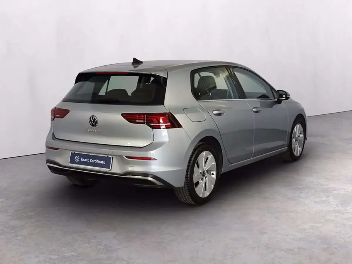 Usata VW Golf VIII Style 150 CV (110 kW) 2025 Dolomite silver metallizzato Berlina