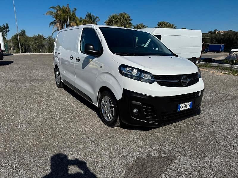 Usata Opel Vivaro Essentia 120 CV (88 kW) 2022 Bianco Monovolume