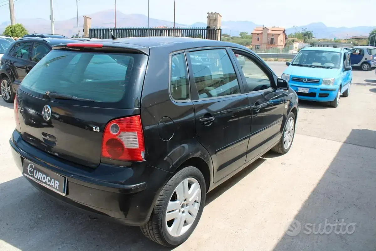 Usata VW Polo Comfortline 75 CV (55 kW) 2004 Grigio Berlina
