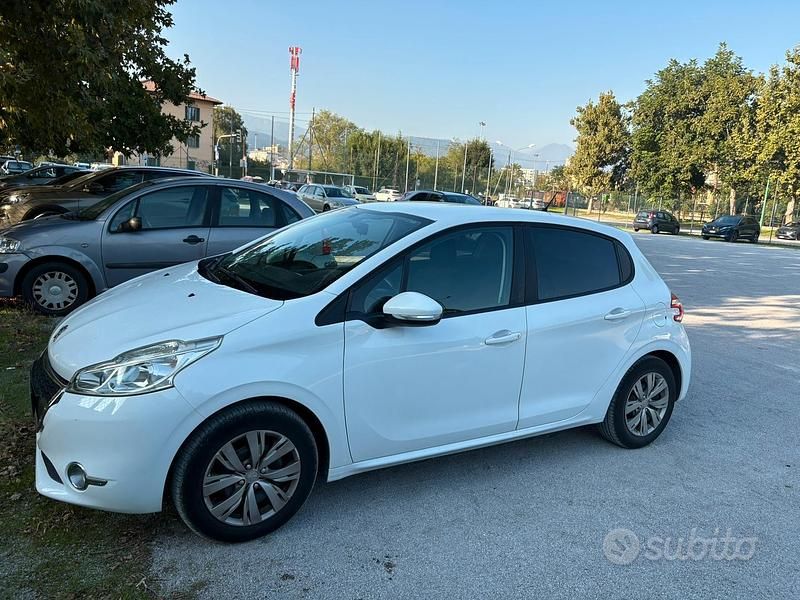 Usata Peugeot 208 Active 82 CV (60 kW) 2012 Bianco Utilitaria
