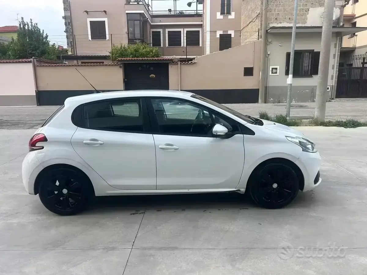 Usata Peugeot 208 75 CV (55 kW) 2016 Bianco Utilitaria