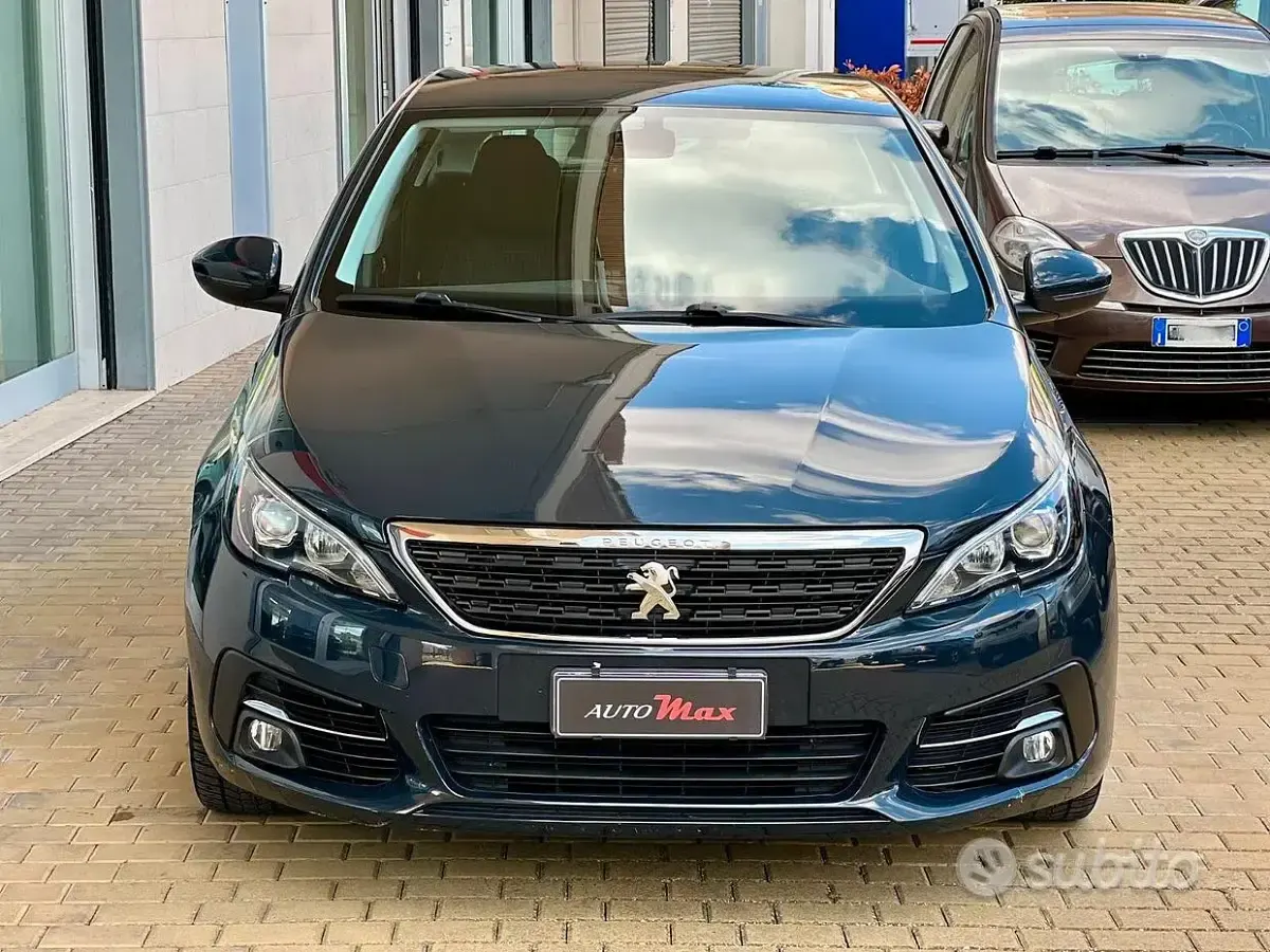 Usata Peugeot 308 Allure 120 CV (88 kW) 2018 Blu scuro met. Berlina