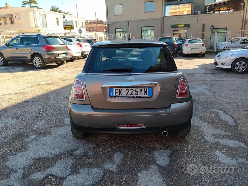 Begagnad Mini ONE 75 HK (55 kW) 2011 Grå Halvkombi