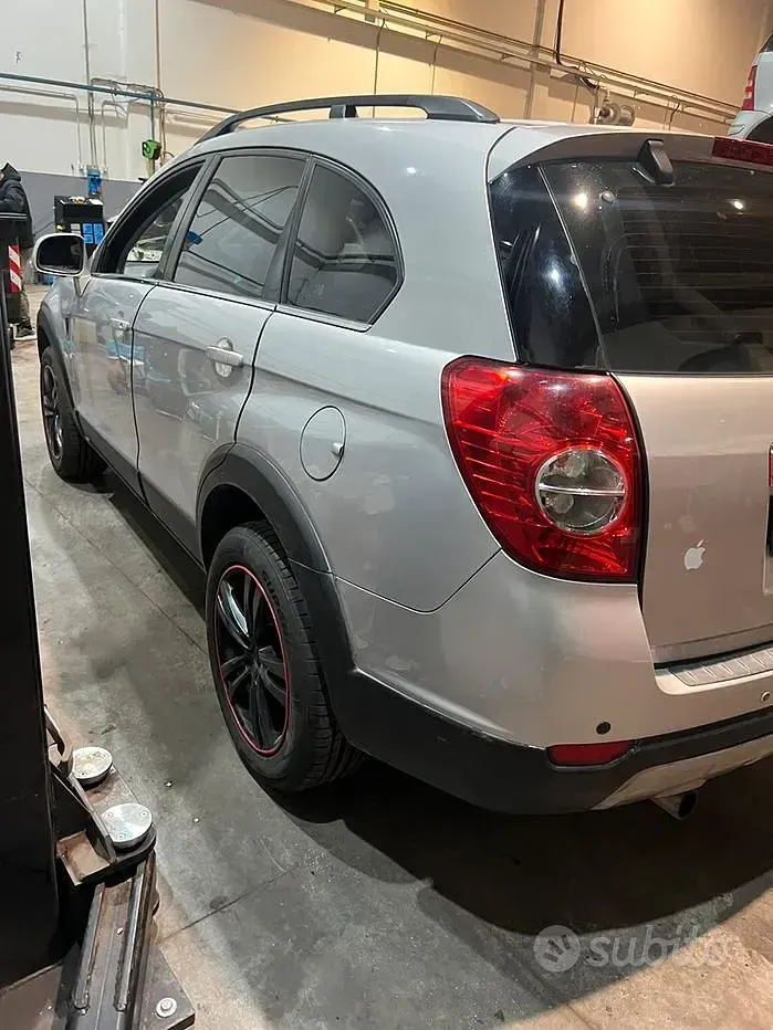 Usata Chevrolet Captiva LA 150 CV (110 kW) 2007 Grigio SUV
