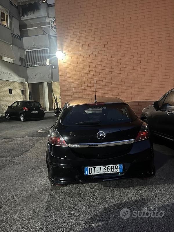 Usata Opel Astra GTC 130 CV (95 kW) 2008 Nero Coupé