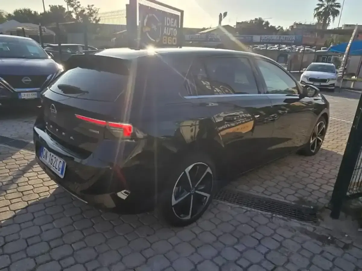 Usata Opel Astra Elegance 150 CV (110 kW) 2023 Nero Utilitaria