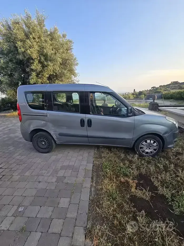 Usata Fiat Doblò 105 CV (77 kW) 2012 Monovolume
