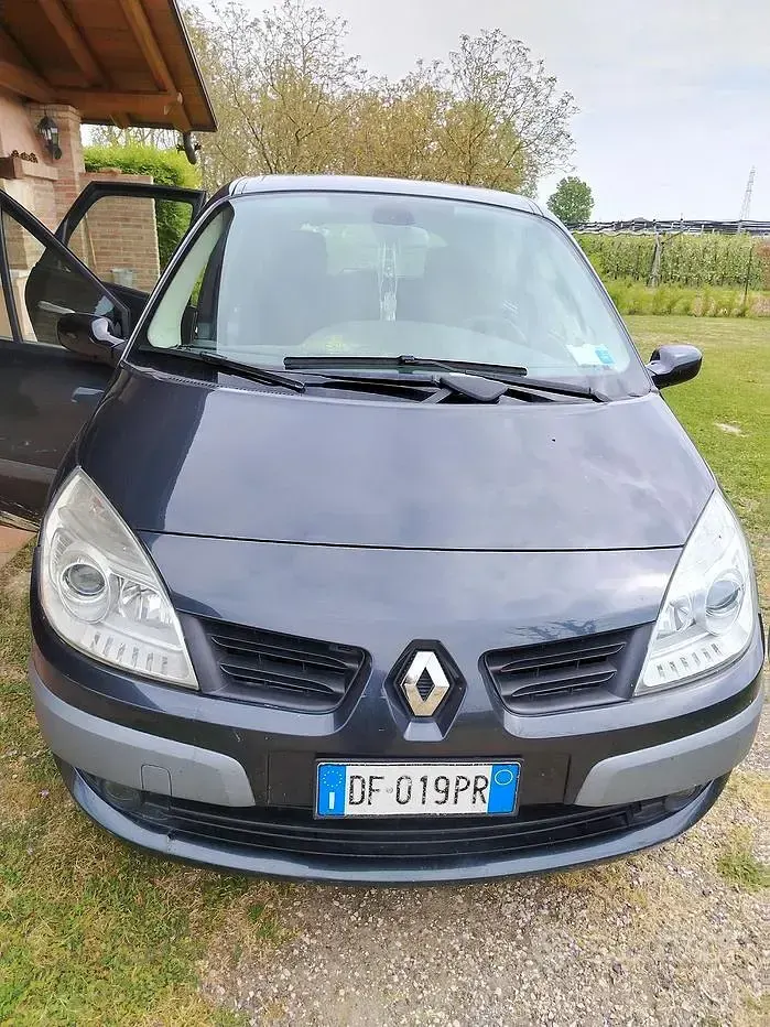 Usata Renault Scénic 105 CV (77 kW) 2002 Grigio Monovolume