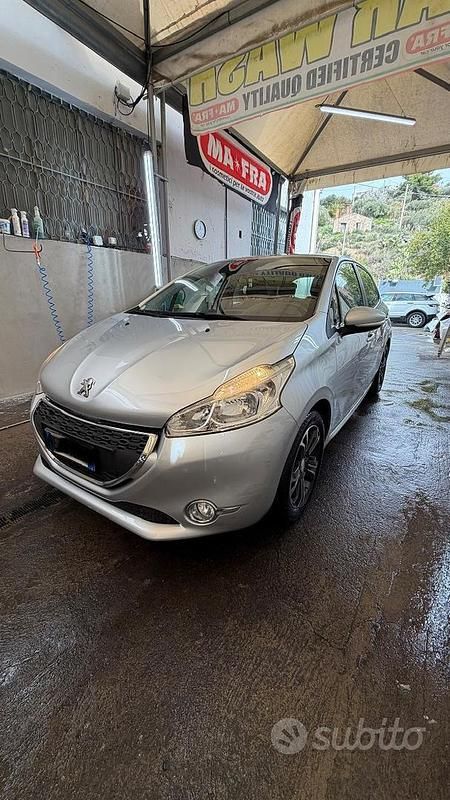Usata Peugeot 208 68 CV (50 kW) 2015 Grigio Utilitaria