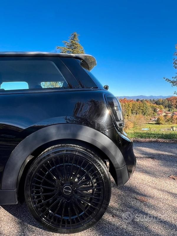 Usata Mini Cooper S Seven 192 CV (141 kW) 2016 Nero Utilitaria