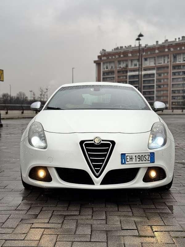 Usata Alfa Romeo Giulietta Quadrifoglio Verde 235 CV (172 kW) 2011 Bianco Utilitaria