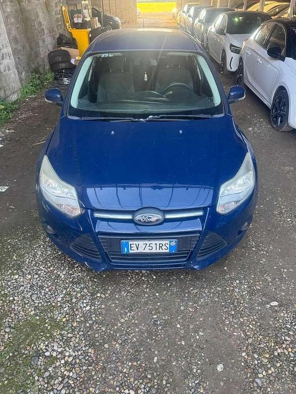 Usata Ford Focus Individual 116 CV (85 kW) 2014 Blu/azzurro Station wagon