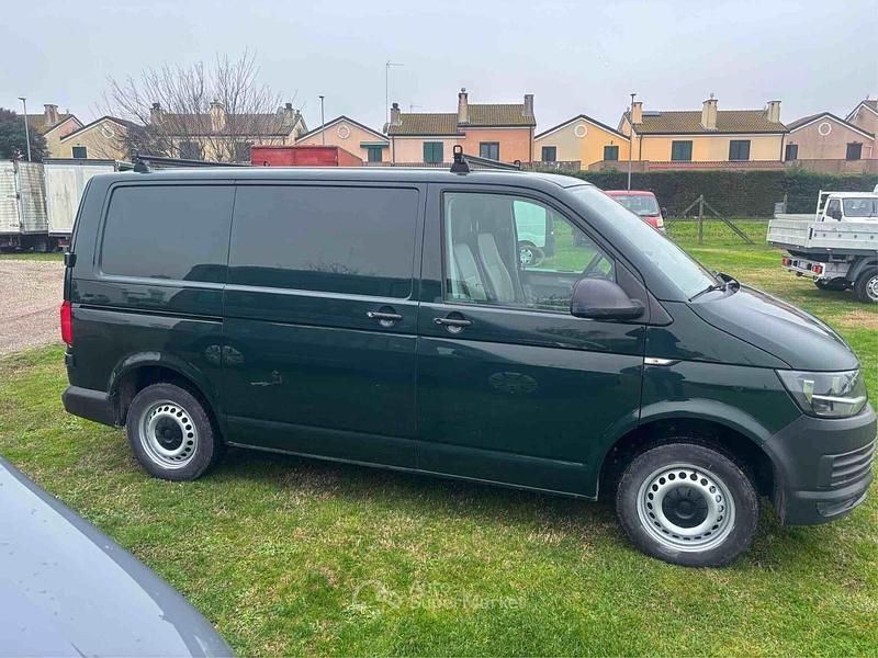 Usata VW Transporter 102 CV (75 kW) 2016 Verde Furgone