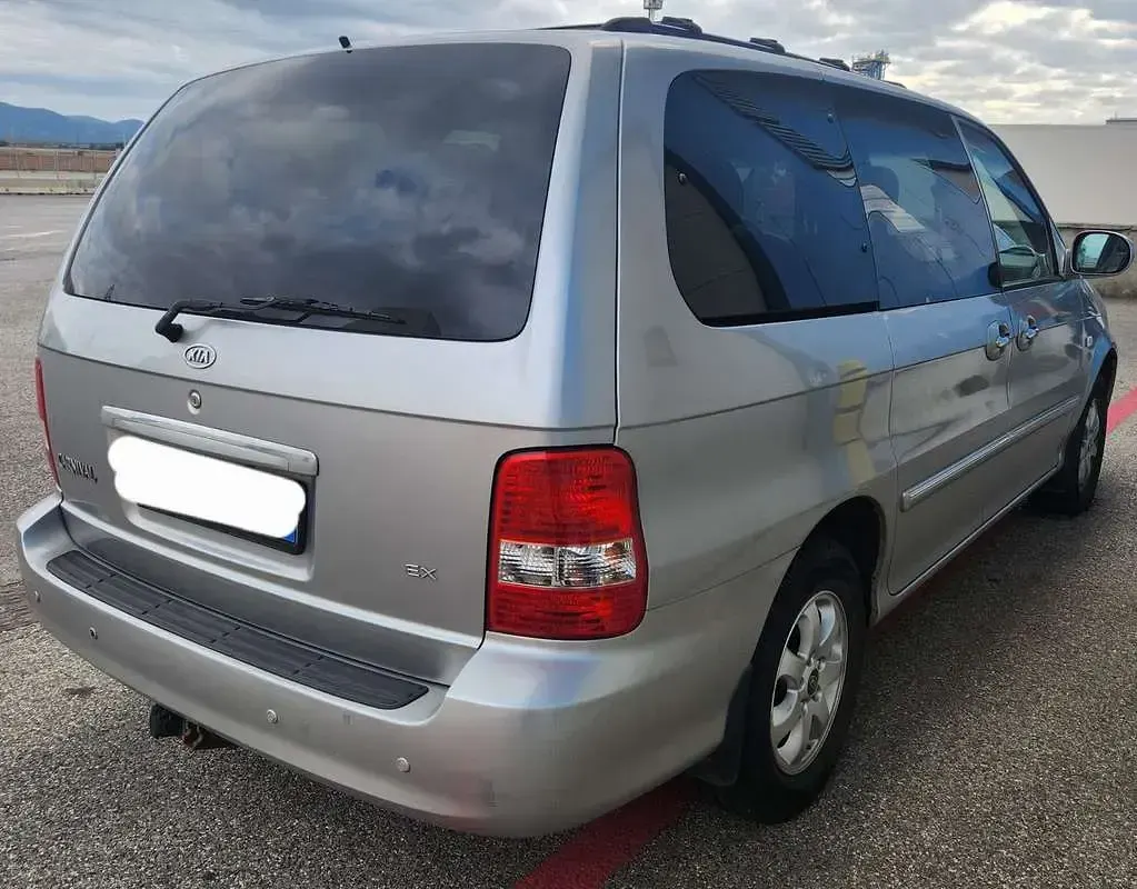 Usata Kia Carnival 145 CV (106 kW) 2005 Grigio Monovolume