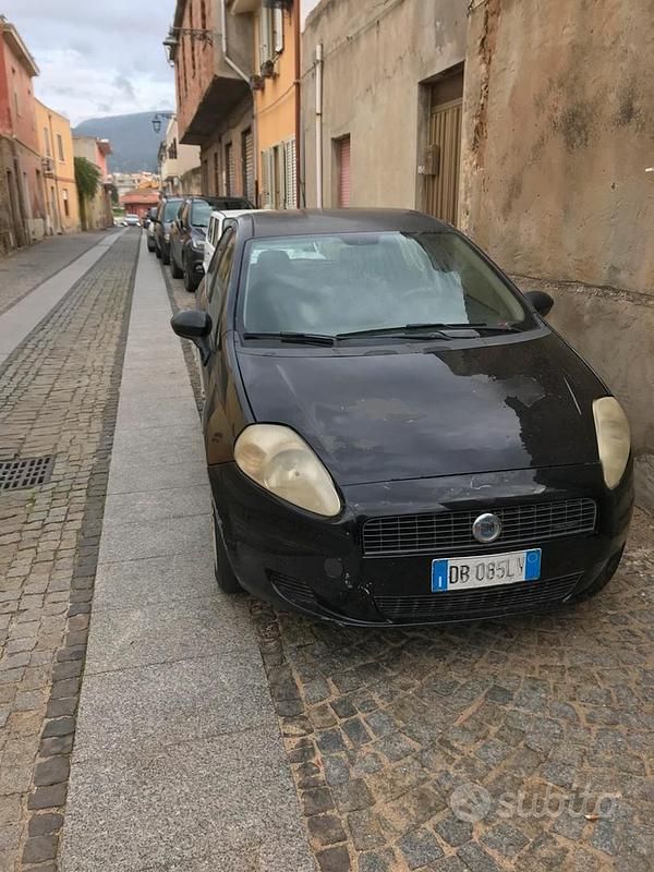 Nero Usata 2006 Fiat Punto Tre volumi | 1500 € - Immagine 1/4