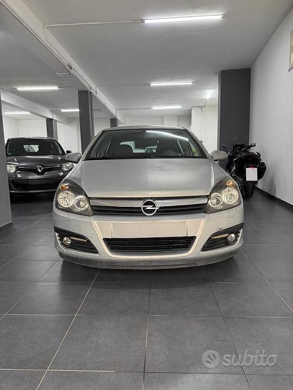 Occasion Opel Astra 2007 Gris Berline