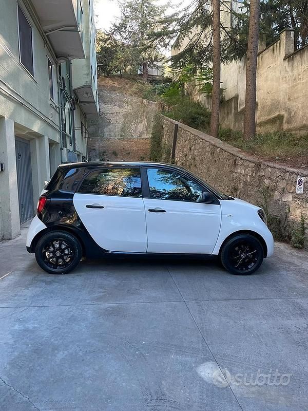Usata Smart ForFour 64 CV (47 kW) 2017 Bianco Utilitaria