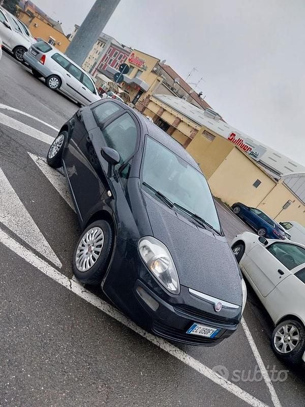 Usata Fiat Grande Punto 77 CV (56 kW) 2010 Nero Utilitaria