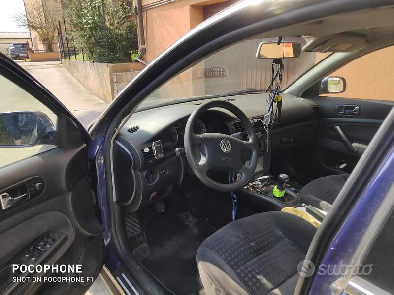Usata VW Passat Business 131 CV (96 kW) 2002 Blu/azzurro Station wagon