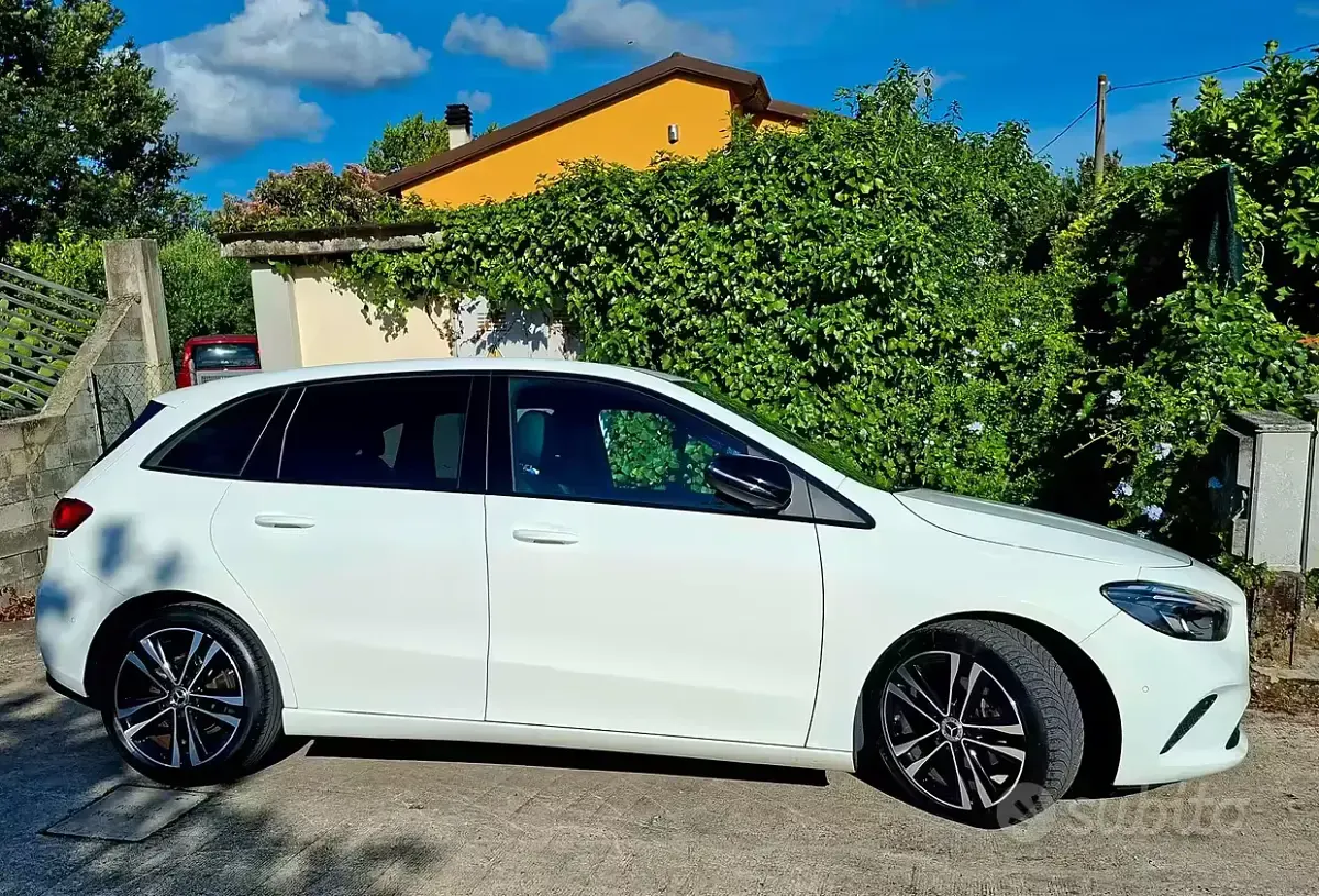 Usata Mercedes B180 136 CV (100 kW) 2020 Bianco Utilitaria