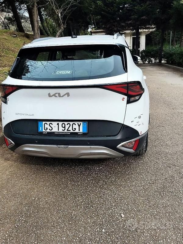 Second-hand Kia Sportage 160 CP (117 kW) 2024 Alb SUV