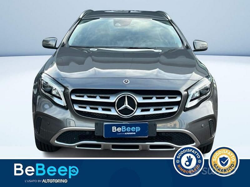 Usata Mercedes GLA180 122 CV (89 kW) 2019 Grigio metallizzato SUV