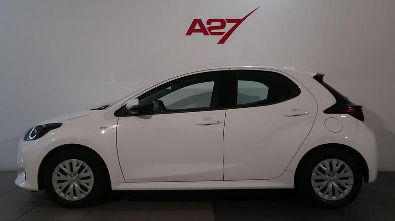 Usata Toyota Yaris Hybrid Business Edition 116 CV (85 kW) 2021 Bianco Utilitaria