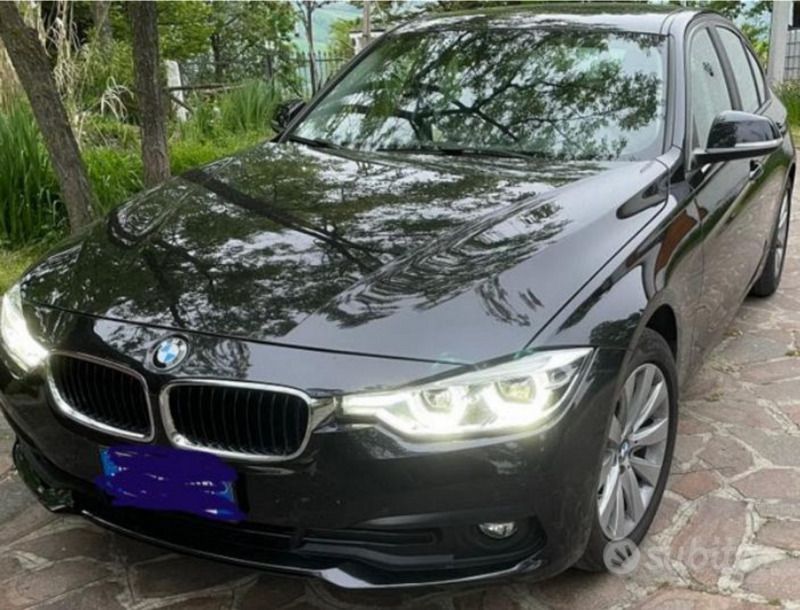 Nero Usata 2018 BMW 318 Tre volumi | 18.700 € (Buon prezzo) - Immagine 1/4