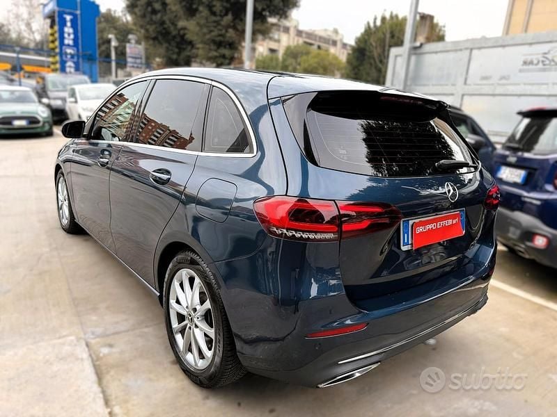 Usata Mercedes B250 Progressive 224 CV (164 kW) 2020 Blu Monovolume