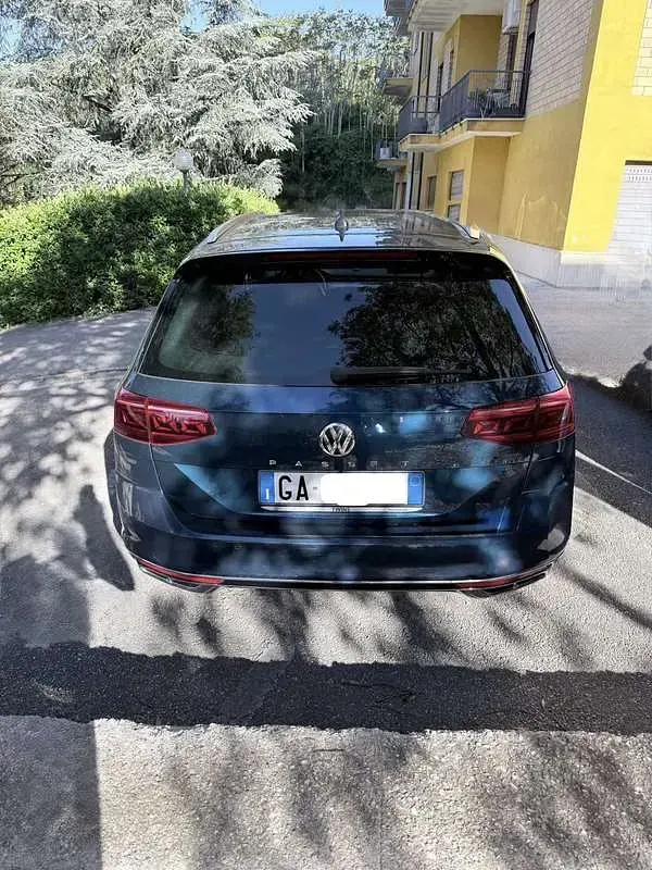 Usata VW Passat R-line 190 CV (139 kW) 2020 Blu Station wagon