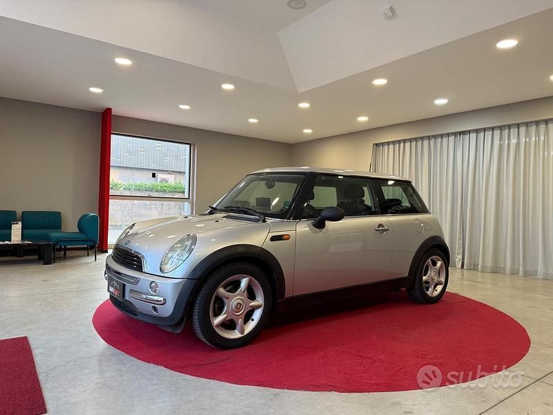 Usata Mini ONE 90 CV (66 kW) 2003 Grigio Utilitaria