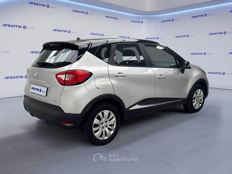 Usado Renault Captur 90 CV (66 kW) 2015 Plateado SUV