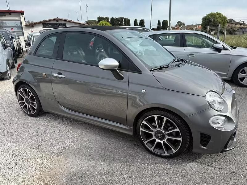 Usata Abarth 595C 165 CV (121 kW) 2022 Grigio Cabrio