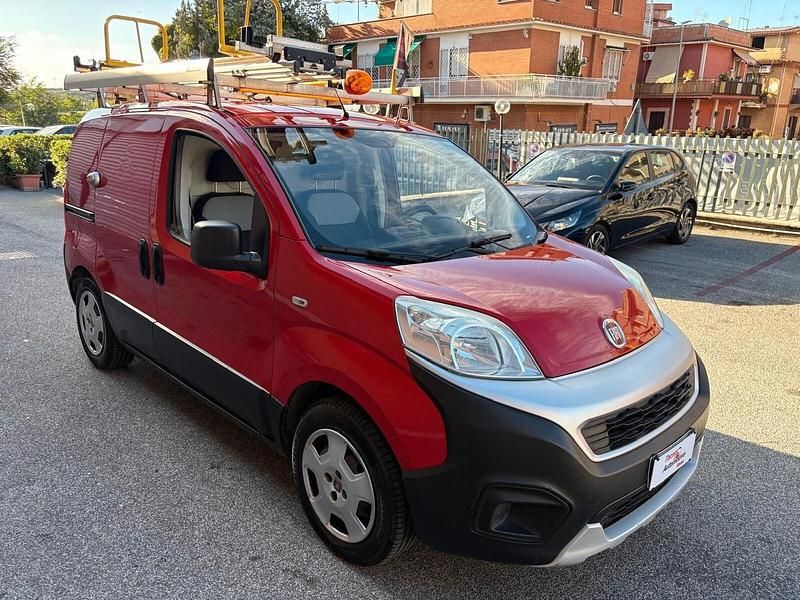 Rosso Usata 2016 Fiat Fiorino Monovolume | 5250 € (Buon prezzo) - Immagine 1/4