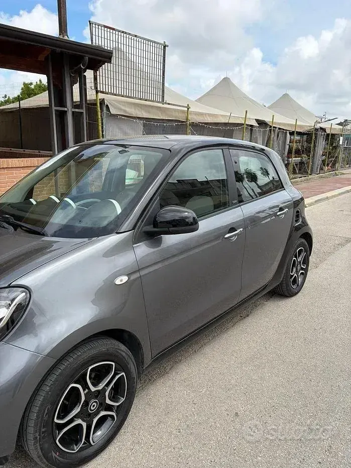 Usata Smart ForFour 90 CV (66 kW) 2018 Grigio Utilitaria