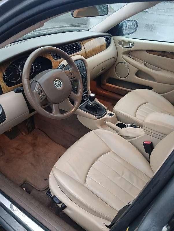 Usata Jaguar X-type Executive 196 CV (144 kW) 2004 Grigio Berlina