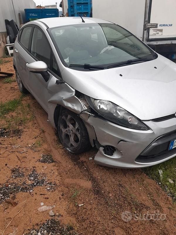 Usata Ford Fiesta 71 CV (52 kW) 2012 Berlina