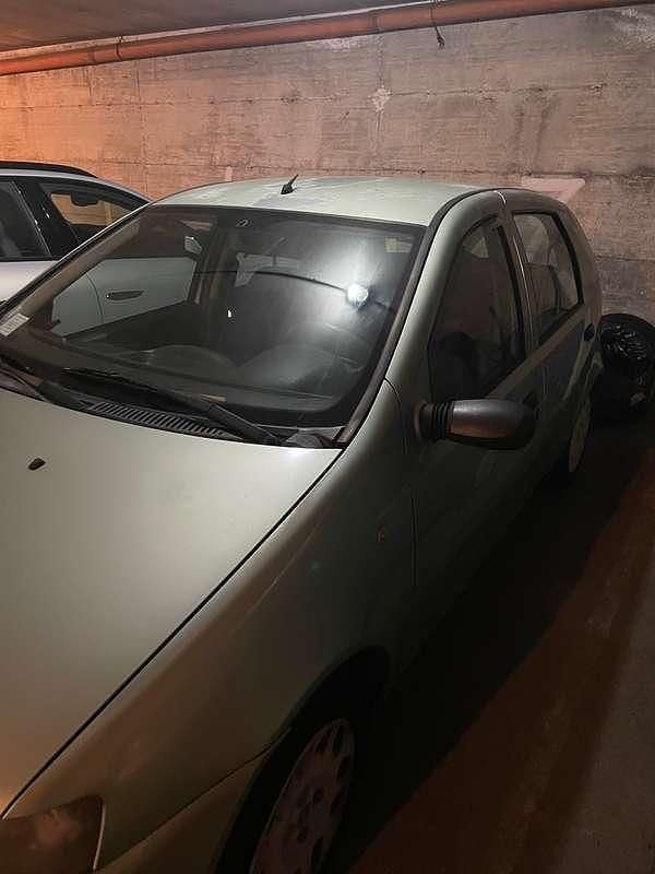 Usata Fiat Punto 80 CV (58 kW) 2002 Verde Berlina