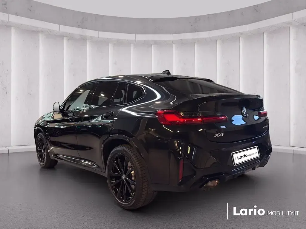 Usata BMW X4 M Sport 249 CV (183 kW) 2024 Black sapphire metallizzato SUV