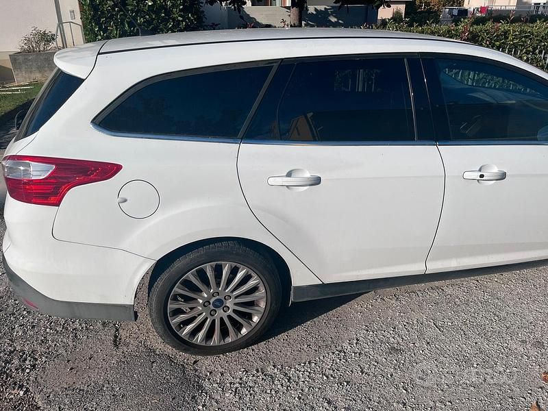 Usata Ford Focus Titanium S 150 CV (110 kW) 2011 Bianco Station wagon