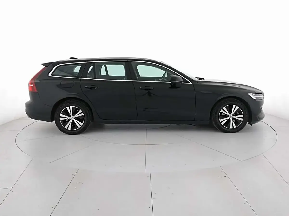 Usata Volvo V60 Business Edition 150 CV (110 kW) 2020 Nero Station wagon